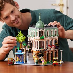 10297 LEGO® ICONS Butik Otel - Thumbnail