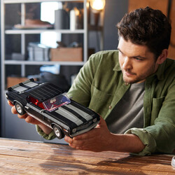 10304 LEGO ICONS Chevrolet Camaro Z28 - Thumbnail