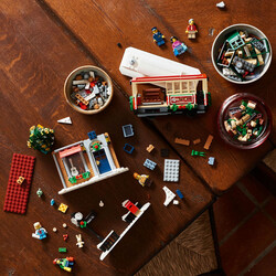 10308 LEGO® Icons Yılbaşı Caddesi - Thumbnail