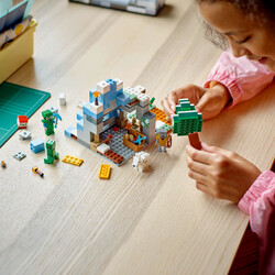 21243 LEGO® Minecraft® Donmuş Tepeler - Thumbnail