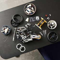 42130 LEGO Technic BMW M 1000 RR - Thumbnail