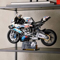 42130 LEGO Technic BMW M 1000 RR - Thumbnail