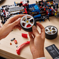 42143 LEGO Technic Ferrari Daytona SP3 - Thumbnail