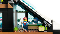 60366 LEGO® City Kayak ve Dağcılık Merkezi - Thumbnail