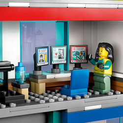 60371 LEGO® City Acil Durum Araçları Merkezi - Thumbnail