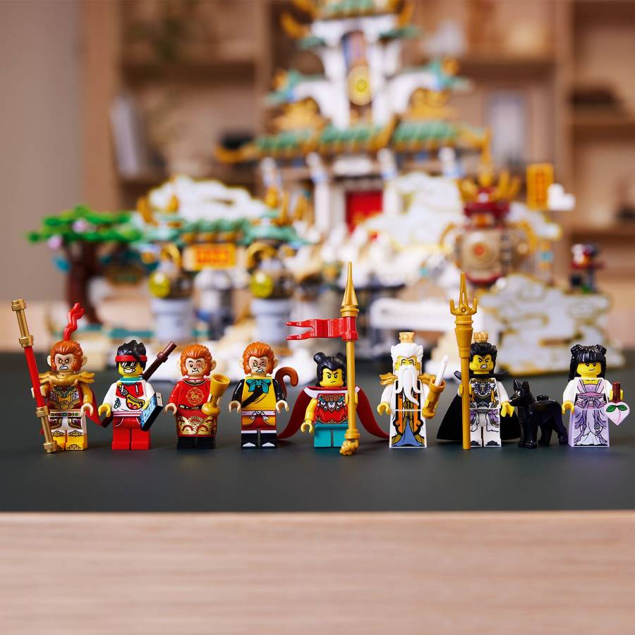 8 LEGO® minifigürü